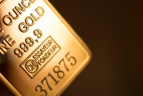 Goldbarren und Münzen